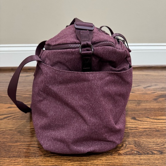 Lululemon Athletica Burgundy Travel Bag - Picture 7 of 10